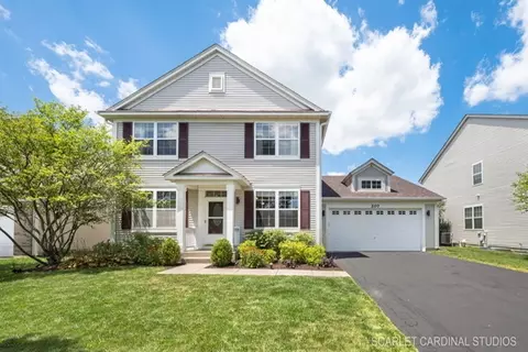 207 Bluegrass Pkwy, Oswego, IL 60543