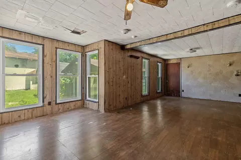 Living - 511 S State Ave, Freeport, IL 61032 photo 3 of 3