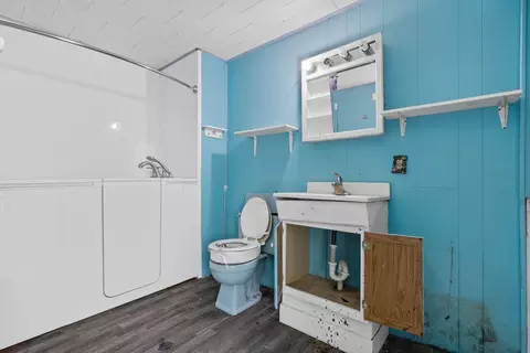 Bath - 511 S State Ave, Freeport, IL 61032 photo 1 of 3