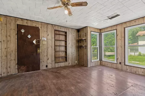 Living - 511 S State Ave, Freeport, IL 61032 photo 2 of 3