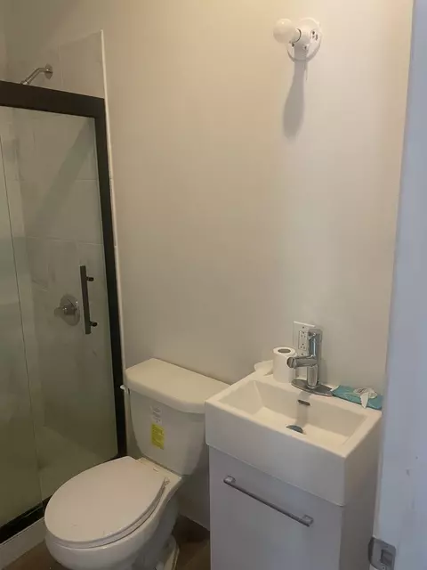 Bath - 1020 E 76th St, Chicago, IL 60619 photo 1 of 2