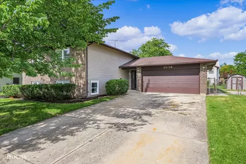 1013 Georgia Dr, Elk Grove Village, IL 60007