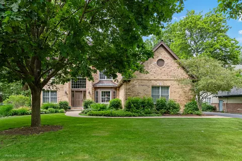 7244 Brae Ct, Gurnee, IL 60031