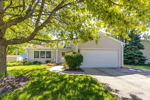 727 Whitehall Ct, Schaumburg, IL 60194