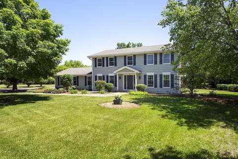 34675 N Oak Knoll Cir, Gurnee, IL 60031