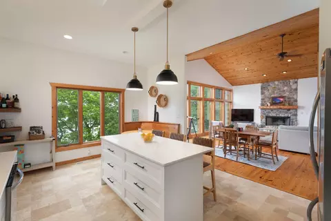 Kitchen - 17-165 Lakeside Dr, Lanark, IL 61046 photo 8 of 8
