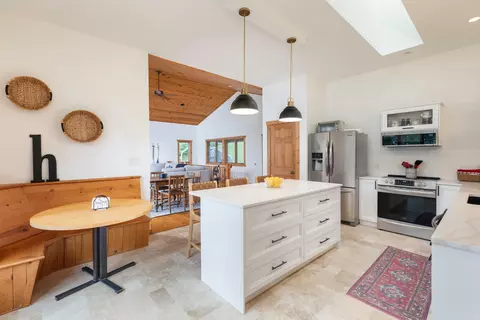 Kitchen - 17-165 Lakeside Dr, Lanark, IL 61046 photo 4 of 8