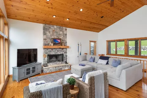 Living - 17-165 Lakeside Dr, Lanark, IL 61046 photo 4 of 9