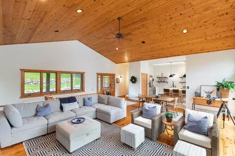 Living - 17-165 Lakeside Dr, Lanark, IL 61046 photo 7 of 9