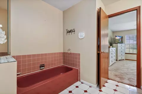 Bath - 20829 W Hickory Ct, Plainfield, IL 60544 photo 2 of 3