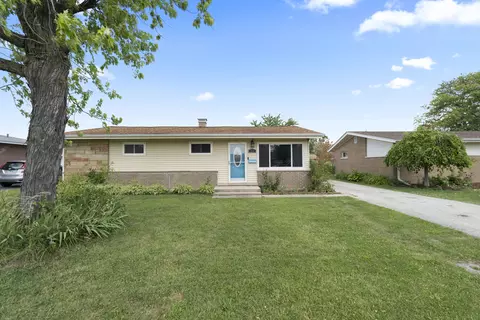 358 E La Porte Dr, Addison, IL 60101