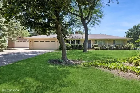 5 N555 Carriage Way Dr, Bartlett, IL 60103