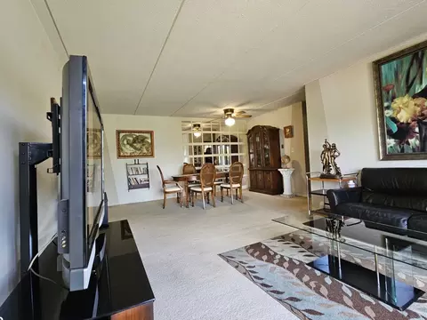561 Fairway View Dr #3B, Wheeling, IL 60090 photo 4
