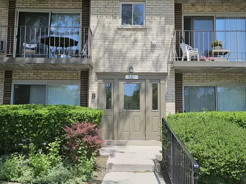 561 Fairway View Dr #3B, Wheeling, IL 60090 photo 2