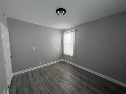 691 Sheridan Ave, Aurora, IL 60505 photo 2