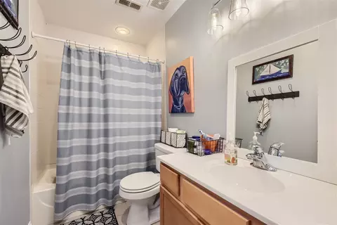 Bath - 249 Herrick Rd, Riverside, IL 60546 photo 3 of 3