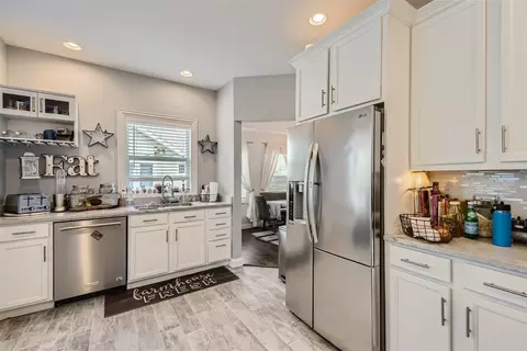 Kitchen - 249 Herrick Rd, Riverside, IL 60546 photo 3 of 3