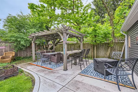 Exterior - 249 Herrick Rd, Riverside, IL 60546 photo 4 of 6