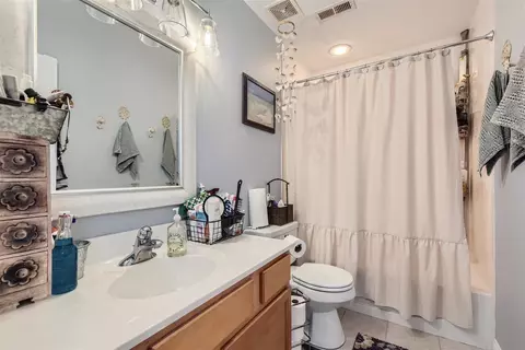 Bath - 249 Herrick Rd, Riverside, IL 60546 photo 2 of 3