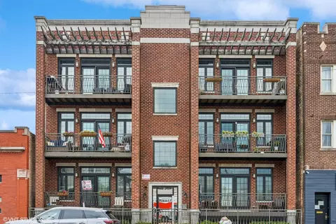 1951 W Belmont Ave #2W, Chicago, IL 60657