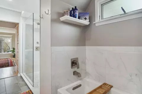 Bath - 2057 Old Willow Rd, Northfield, IL 60093 photo 4 of 5