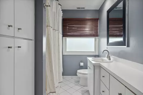 Bath - 2057 Old Willow Rd, Northfield, IL 60093 photo 5 of 5