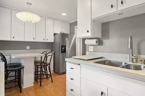 Kitchen - 2057 Old Willow Rd, Northfield, IL 60093 photo 2 of 5