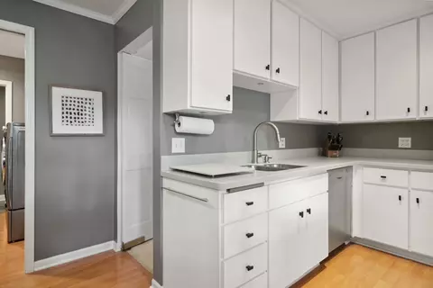 Kitchen - 2057 Old Willow Rd, Northfield, IL 60093 photo 3 of 5