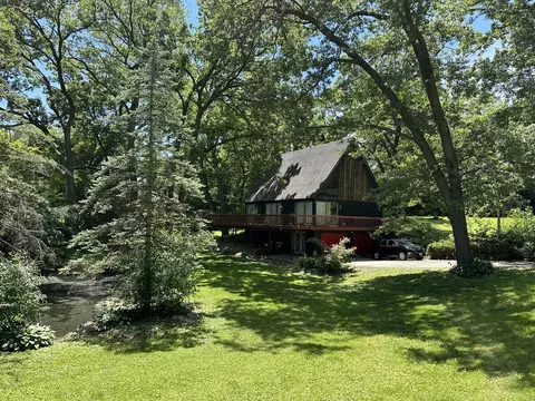 8513 Dorr Rd, Wonder Lake, IL 60097