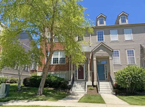84 Village Station Ln, Grayslake, IL 60030