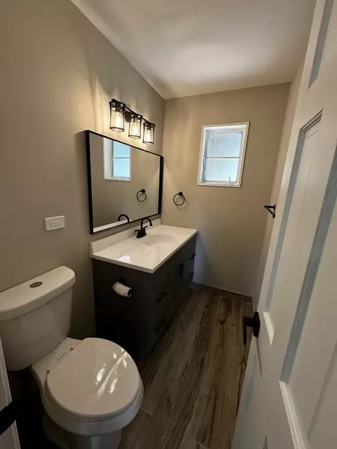 Bath - 3302 Saint James St, Rolling Meadows, IL 60008 photo 3 of 3