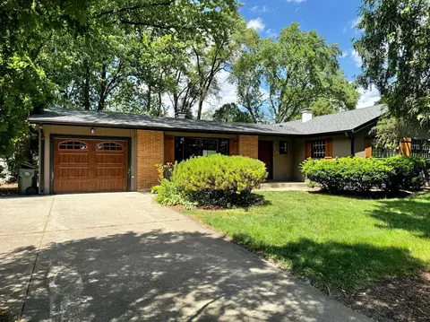Exterior - 3302 Saint James St, Rolling Meadows, IL 60008 photo 2 of 5