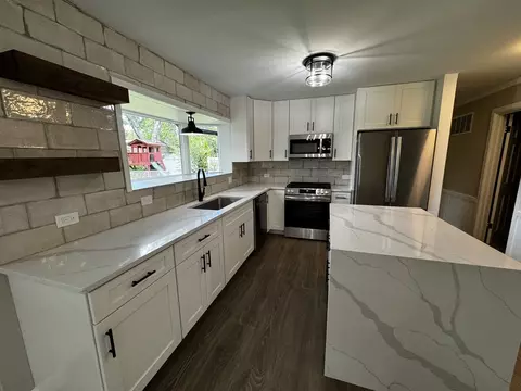 Kitchen - 3302 Saint James St, Rolling Meadows, IL 60008 photo 3 of 3