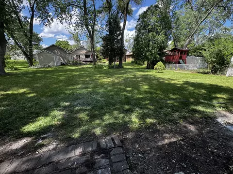Exterior - 3302 Saint James St, Rolling Meadows, IL 60008 photo 4 of 5