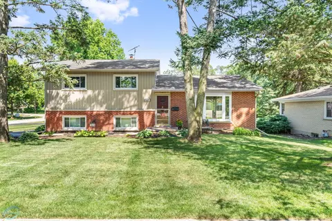 4707 Pershing Ave, Downers Grove, IL 60515