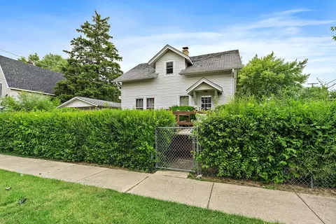 1323 State St, Dekalb, IL 60115