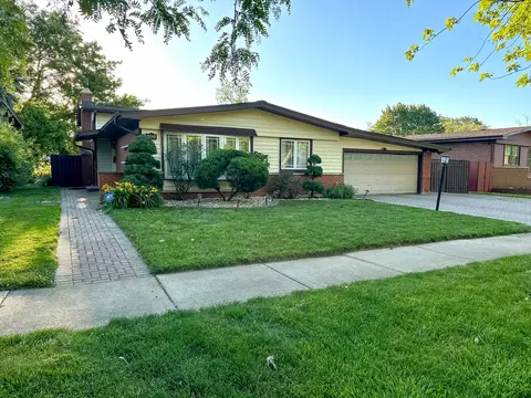 343 W Arquilla Dr, Glenwood, IL 60425