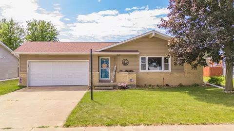 909 N Illini Ave, Pontiac, IL 61764