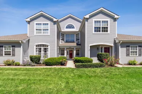 404 Cascade Ln #404, Oswego, IL 60543