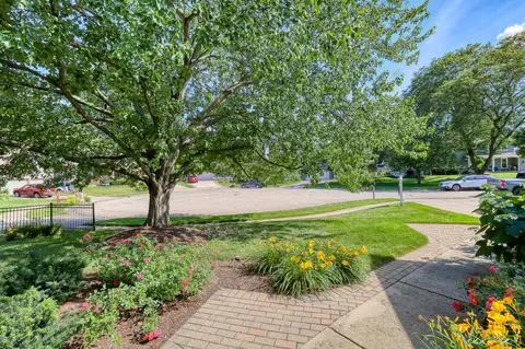 167 Brookside Dr, Elgin, IL 60123 photo 2