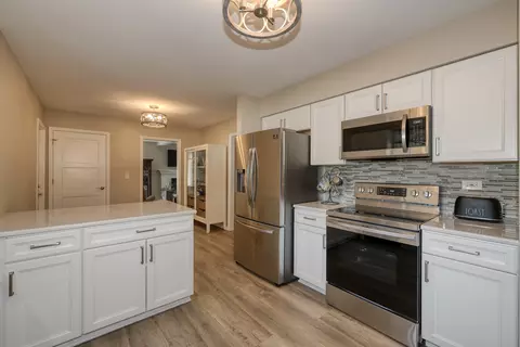 167 Brookside Dr, Elgin, IL 60123 photo 3