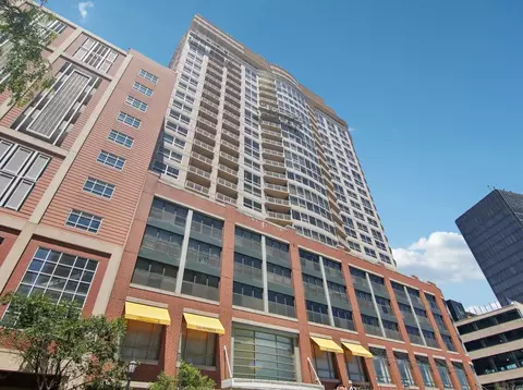 807 Davis St #2104, Evanston, IL 60201