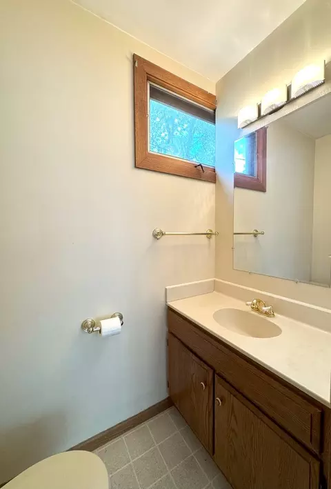 Bath - 427 Moseley St, Elgin, IL 60123 photo 1 of 2