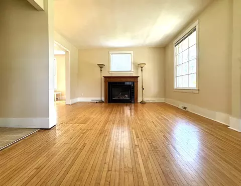Living - 427 Moseley St, Elgin, IL 60123 photo 2 of 6