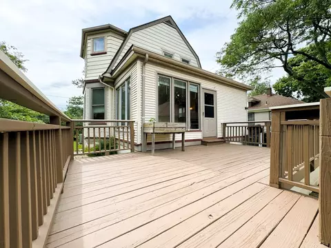 Exterior - 427 Moseley St, Elgin, IL 60123 photo 7 of 9