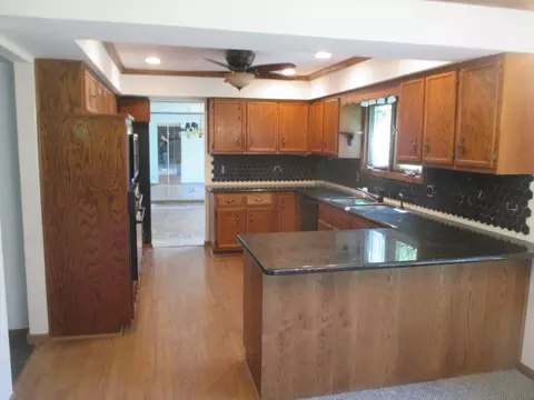 Kitchen - 8 Norris Dr, Burr Ridge, IL 60527 photo 2 of 3