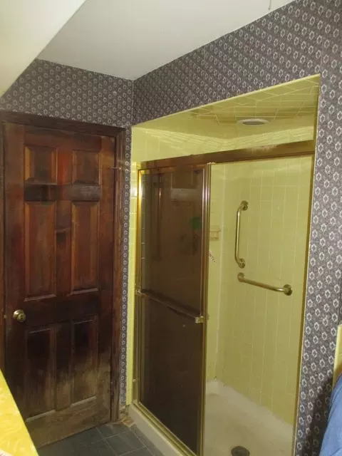 Bath - 8 Norris Dr, Burr Ridge, IL 60527 photo 2 of 2