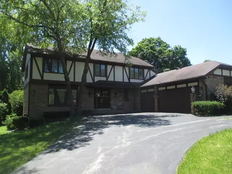 8 Norris Dr, Burr Ridge, IL 60527