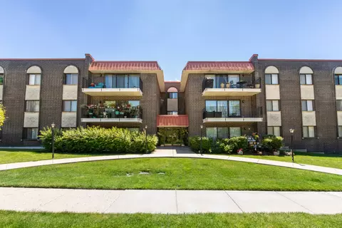 1255 W Prospect Ave #105, Mount Prospect, IL 60056