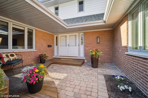 Exterior - 830 Warwick Rd, Deerfield, IL 60015 photo 3 of 8
